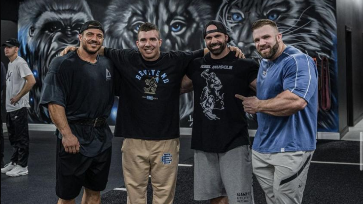 IFBB Pro Bodybuilders Brett Wilkin & Iain Valliere Train Shoulders and Triceps Ahead of 2022 Arnold Classic | BarBend