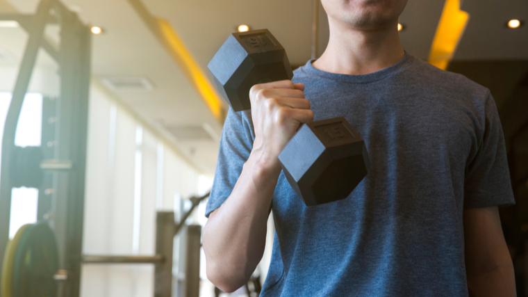 man doing dumbbell curl