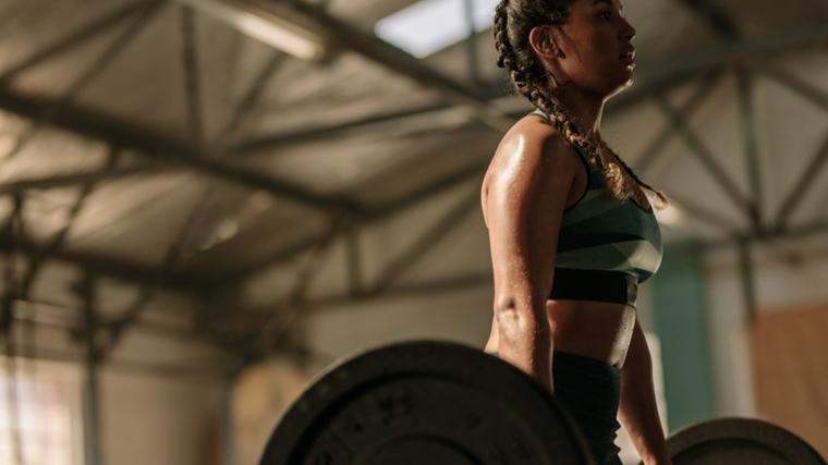 woman doing deadlift 