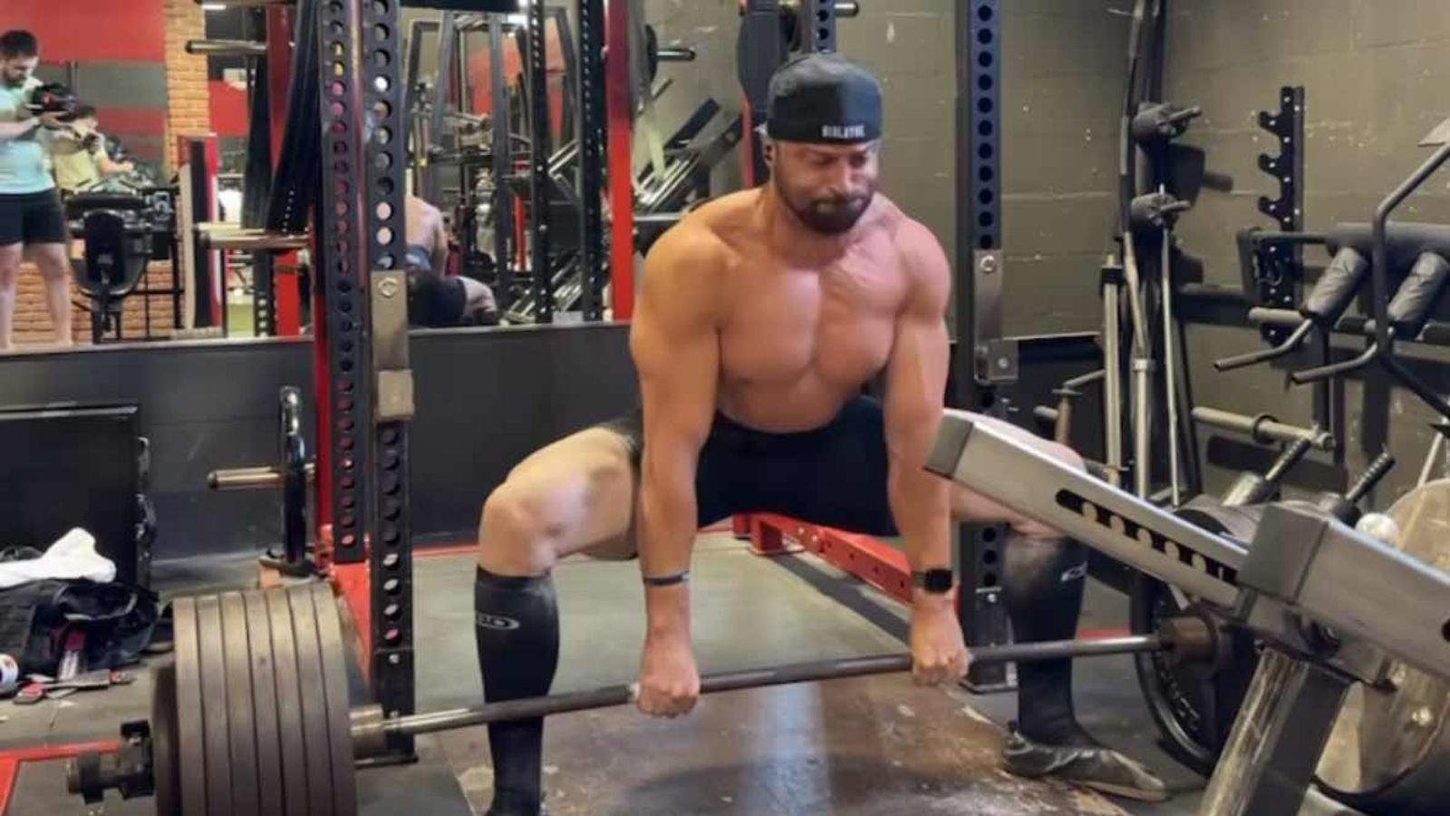 Layne Norton Overcomes Injury to Deadlift 725LB | BarBend