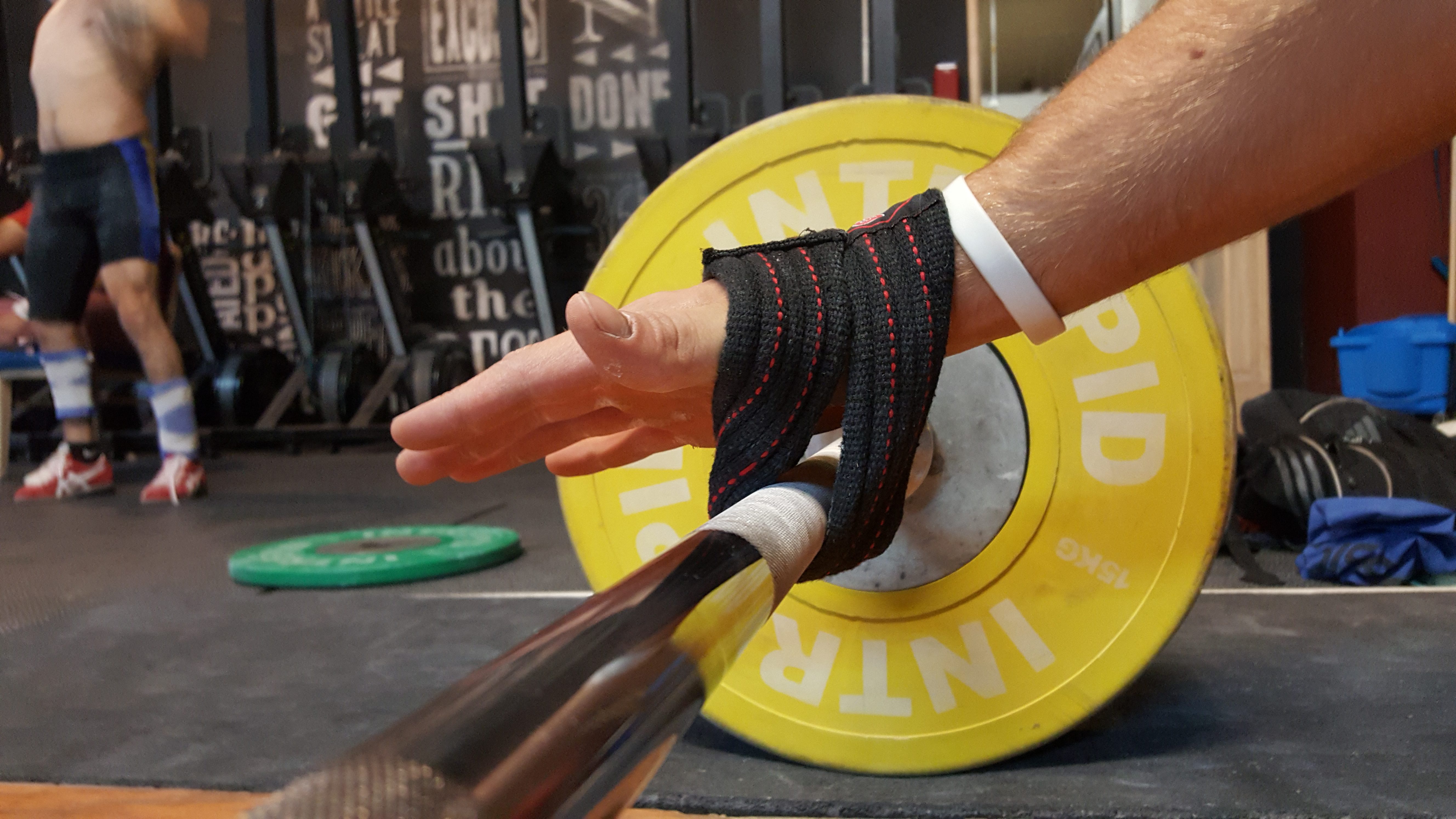 What Are Figure 8 Lifting Straps & How Do You Use Them?