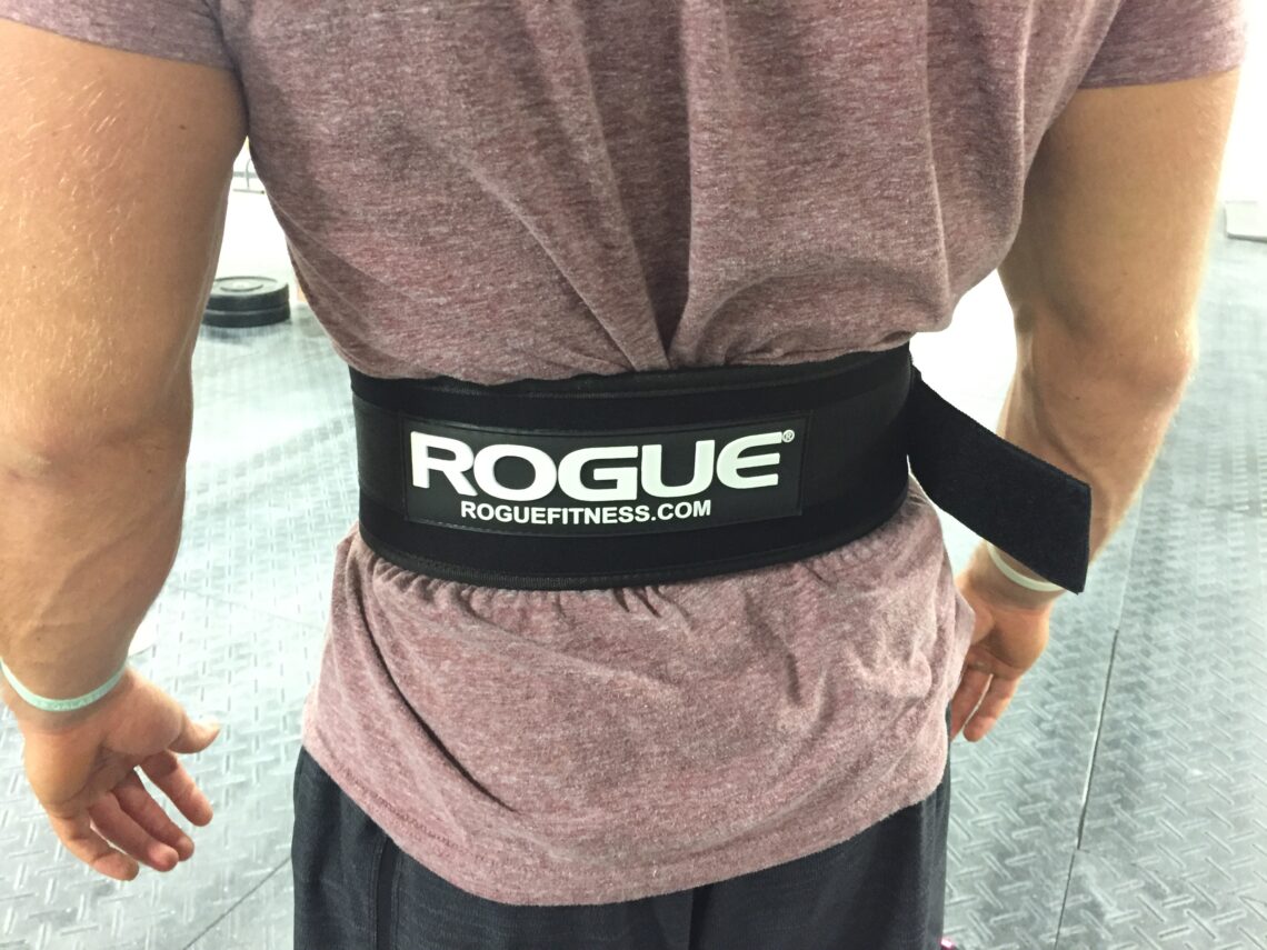 Rogue Fitness 4" Nylon Weightlifting Belt Review (2024) BarBend