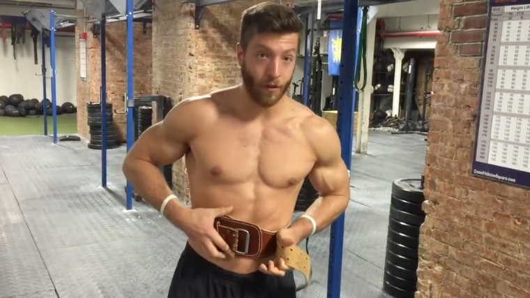 When to use a weightlifting belt and how this impacts your pelvic