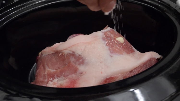 pork shoulder in crockpot