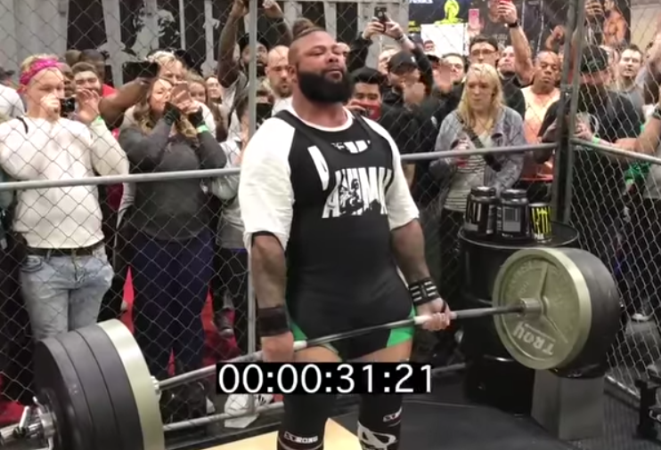 Powerlifter Stefanie Cohen Strapless Deadlifts 505 lbs for Three Reps