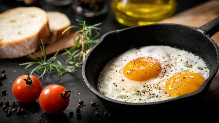 eggs in a cast iron pan