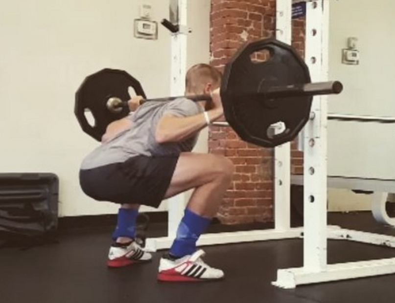 5 Ways a Major Knee Injury Changed My Squat BarBend