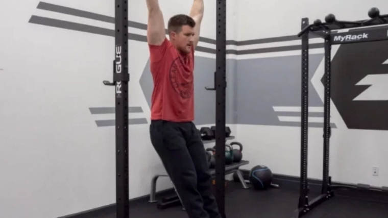 Build Ridiculous Core Strength With the Toes to Bar