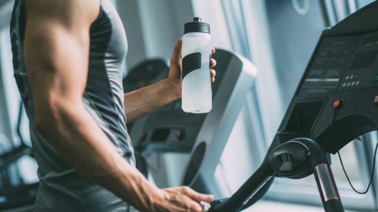 Man drinking creatine