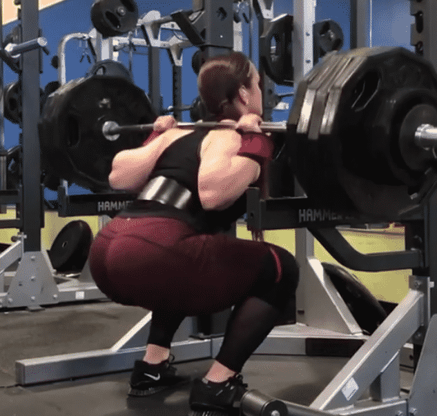 Powerlifter Amanda Lawrence Squats 204kg (450 lbs) for 7 Reps With Ease