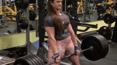 Amanda Lawrence Deadlifts 570 lbs