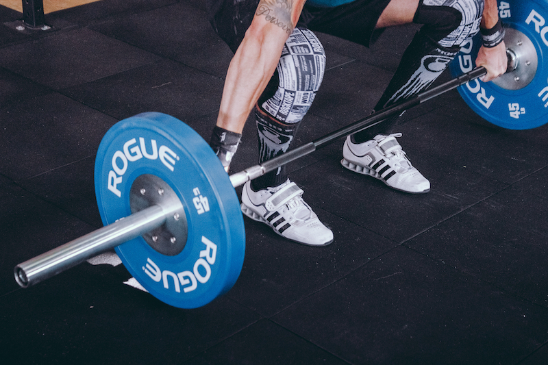 Bro thinks it's the world series Grown man deadlifting a plate