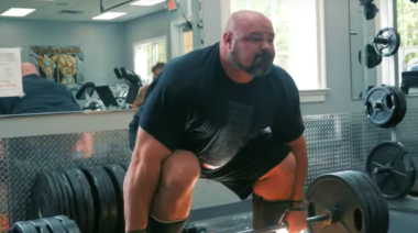 Brian Shaw completes speed deadlifts