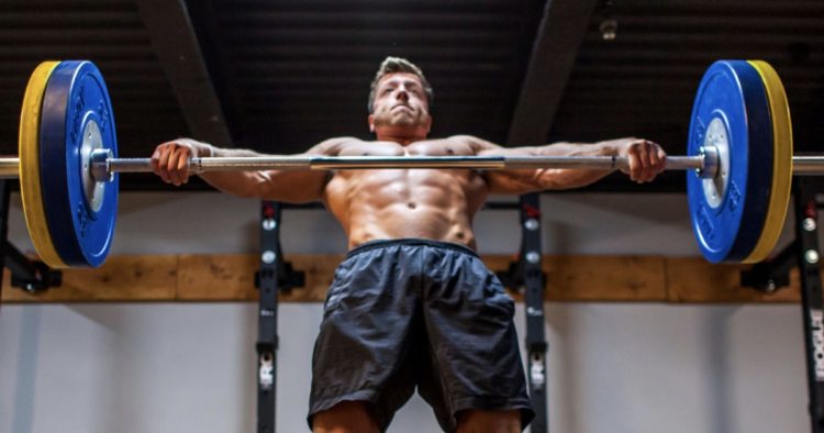 Mistakes men make while lifting weights: How to correctly do