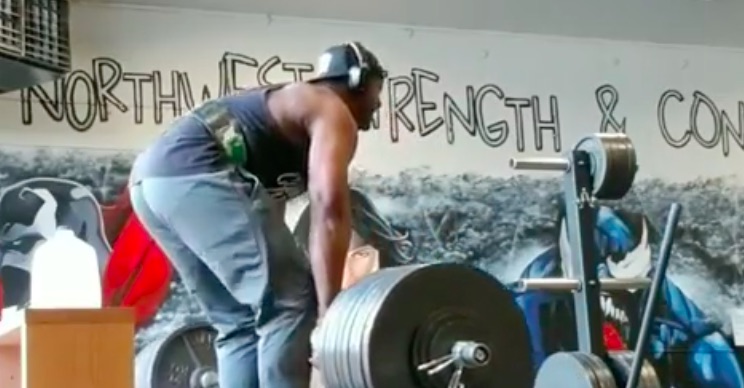 Powerlifter Stefanie Cohen Deadlifts 507 lbs for a 4x+ Bodyweight Triple