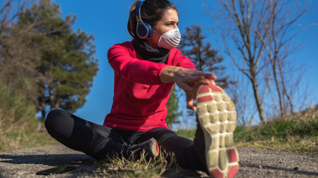 woman jogging coronavirus mask