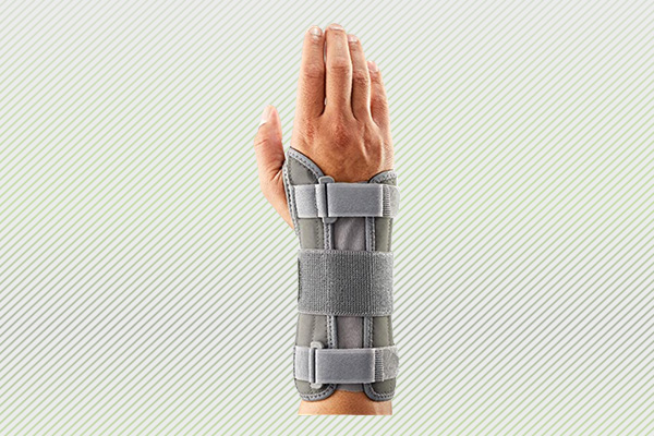 Mueller Green Fitted Wrist Brace, Right, One Size Fits Most