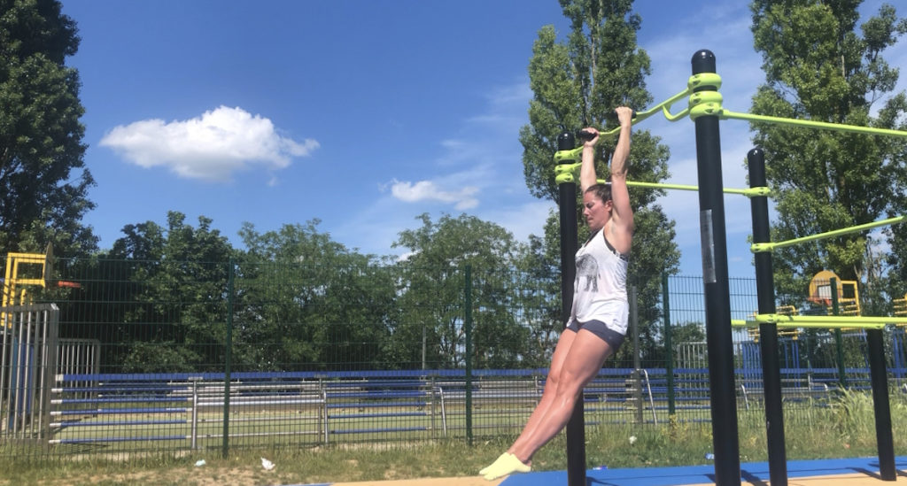 Hanging Leg Raises Start