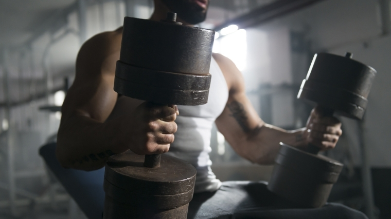 Man setting up for dumbbell bench press