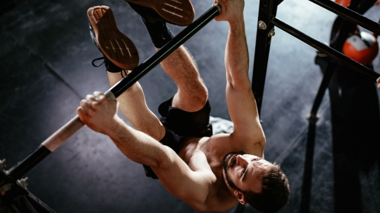 5 Best Pull-Up Bar Exercises for Abs