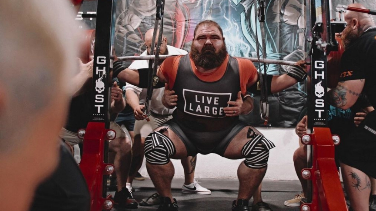 Powerlifter Dan Bell becomes the first man to total more than 1,179 kilograms (2,600 pounds) raw with wraps