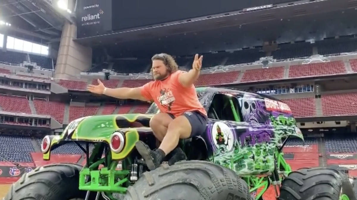 Watch Strongman Martins Licis Pull The Grave Digger Monster Truck Barbend