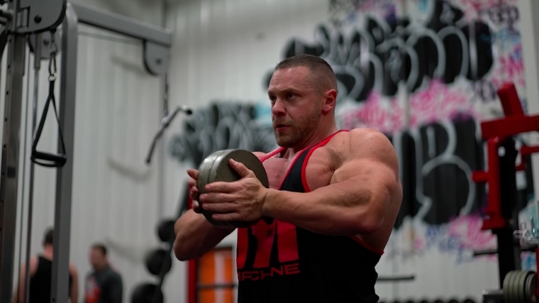 3-Time Men's Physique Arnold Classic Winner Ryan Terry's Chest & Triceps  Workout