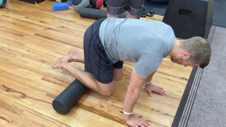 20 Min LOWER BODY FOAM ROLLER and STRETCH Routine