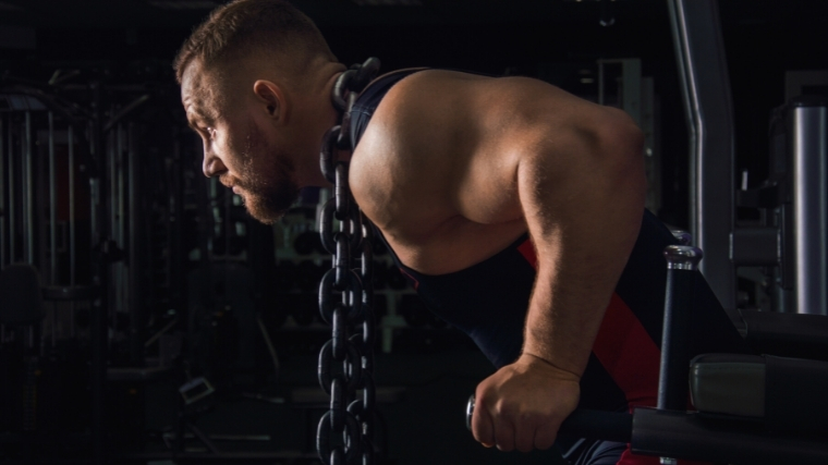 Man doing dips with chains