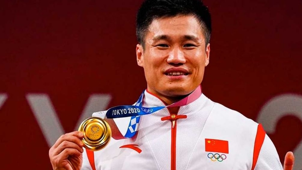 China's Li Fabin wins Olympic weightlifting gold with one-legged lift