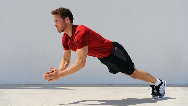 man doing plyometric push-up