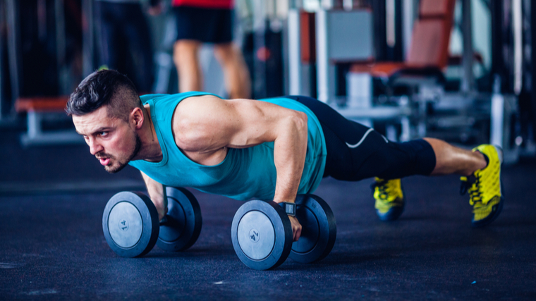 Man doing renegade row 