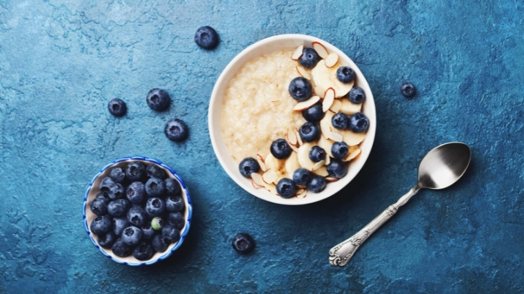 A bowl of blueberries and oatmeal