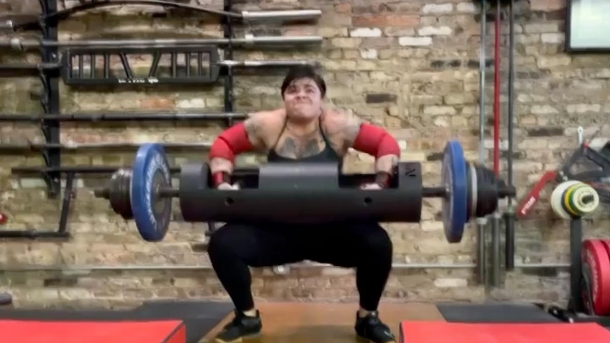 Watch Strongwoman Inez Carrasquillo Log Press 136 Kilograms (300 Pounds) in Training BarBend