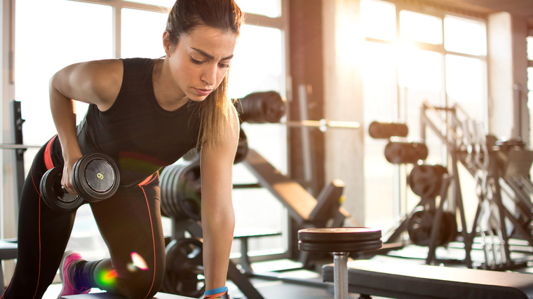 woman doing dumbbell row 