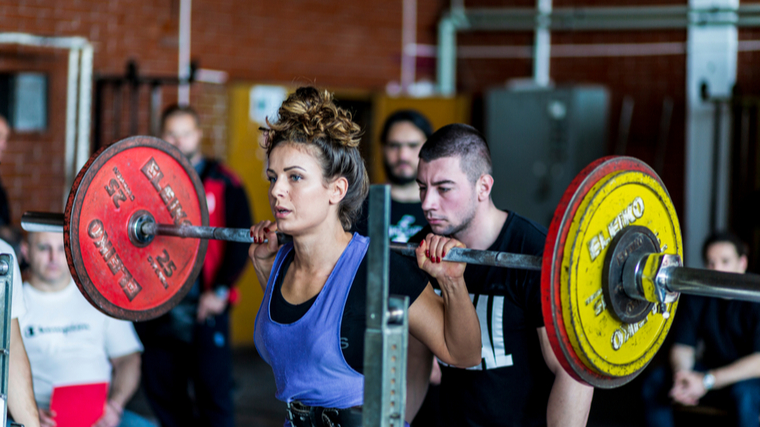 Woman in powerlifting event