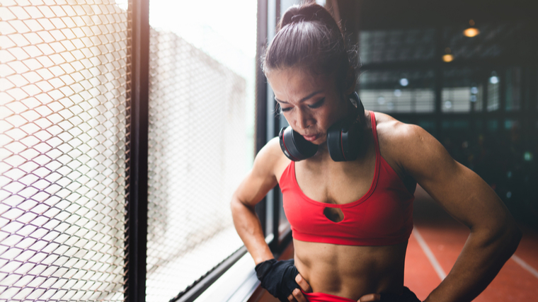 A person rests mid-workout.