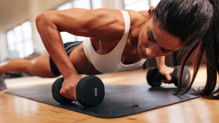 woman doing renegade row