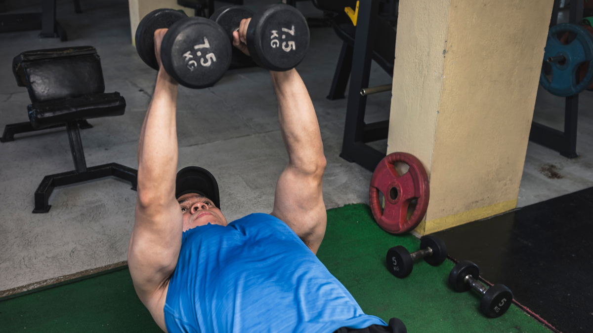 NEUTRAL-GRIP DUMBBELL BENCH PRESS - Exercises routines