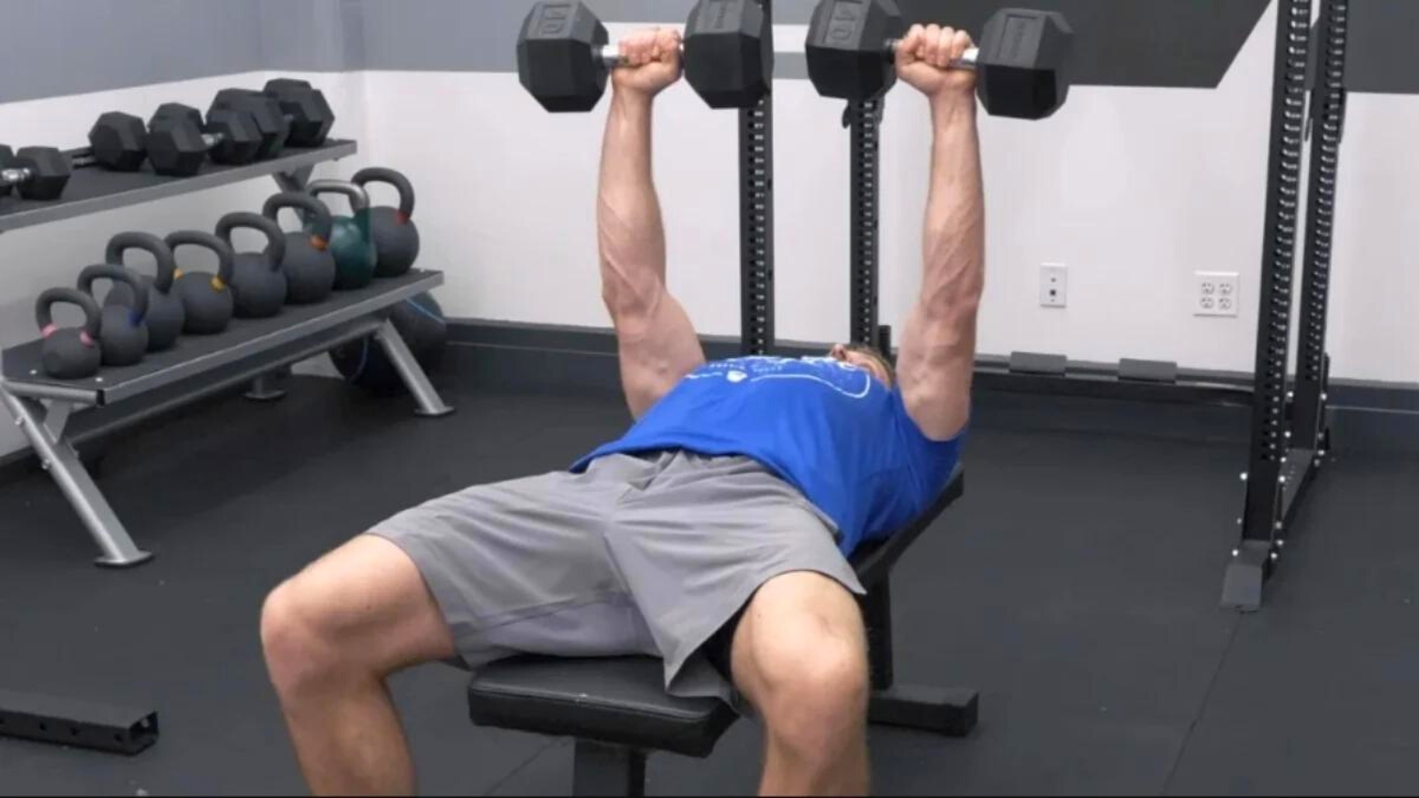 Incline dumbbell press: How low should you go for better results?