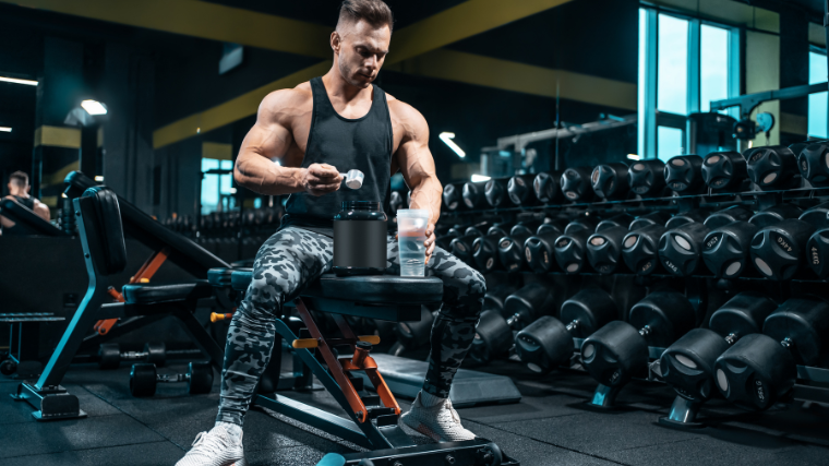 bodybuilder supplements creatine while resting in gym