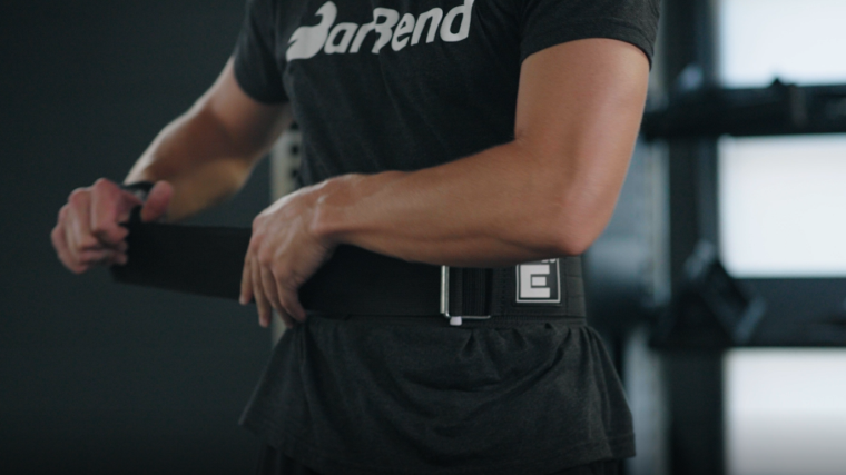 Securing the Element 26 Self-Locking Weightlifting Belt