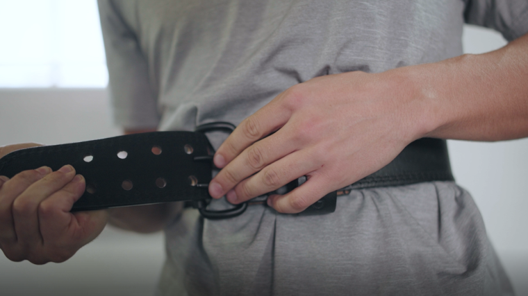 Securing the Gymreapers 7mm Weightlifting Belt 