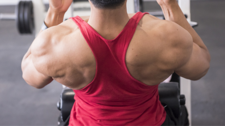 athlete tucking in elbow into torso while doing close grip pullldown 