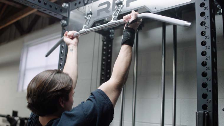 Our tester doing the reserve-grip lat pulldowns with the PR-5000.