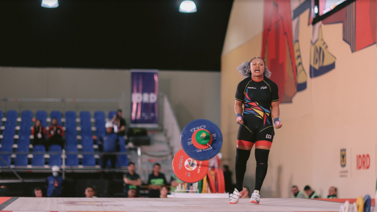 Neisi Dajomes roars in triumph after lifting her final snatch