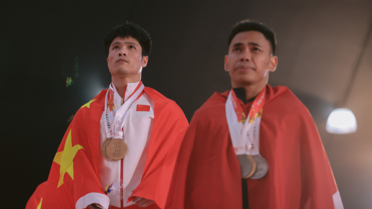 Weightlifters Li Fabin and Eko Yuli Irawan