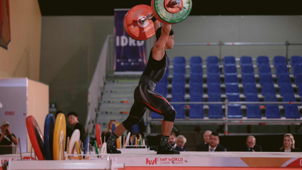 Weightlifter Rahmat Erwin Abdullah (73KG) Jerks 200KG World Record From the B Group at 2022 World Championships BarBend