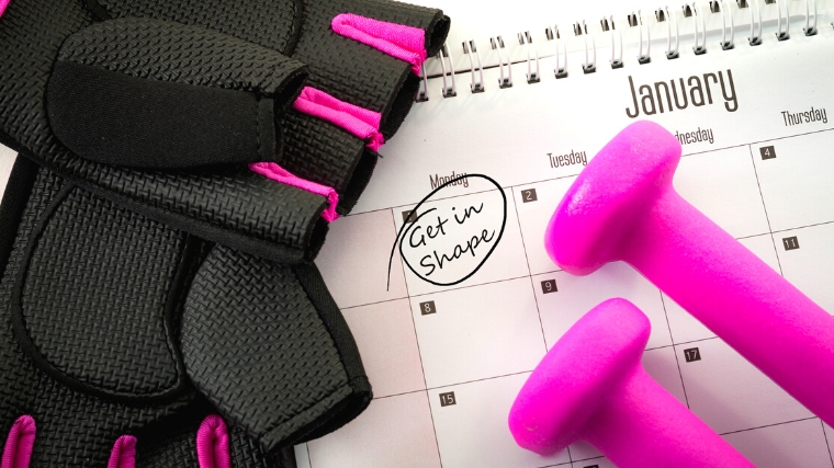 ink hand weights and gloves on a calendar for fitness plan.