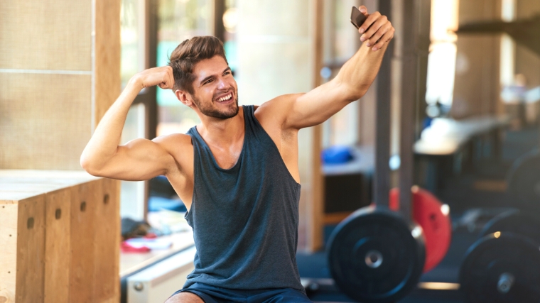 A person taking a selfie in the gym.